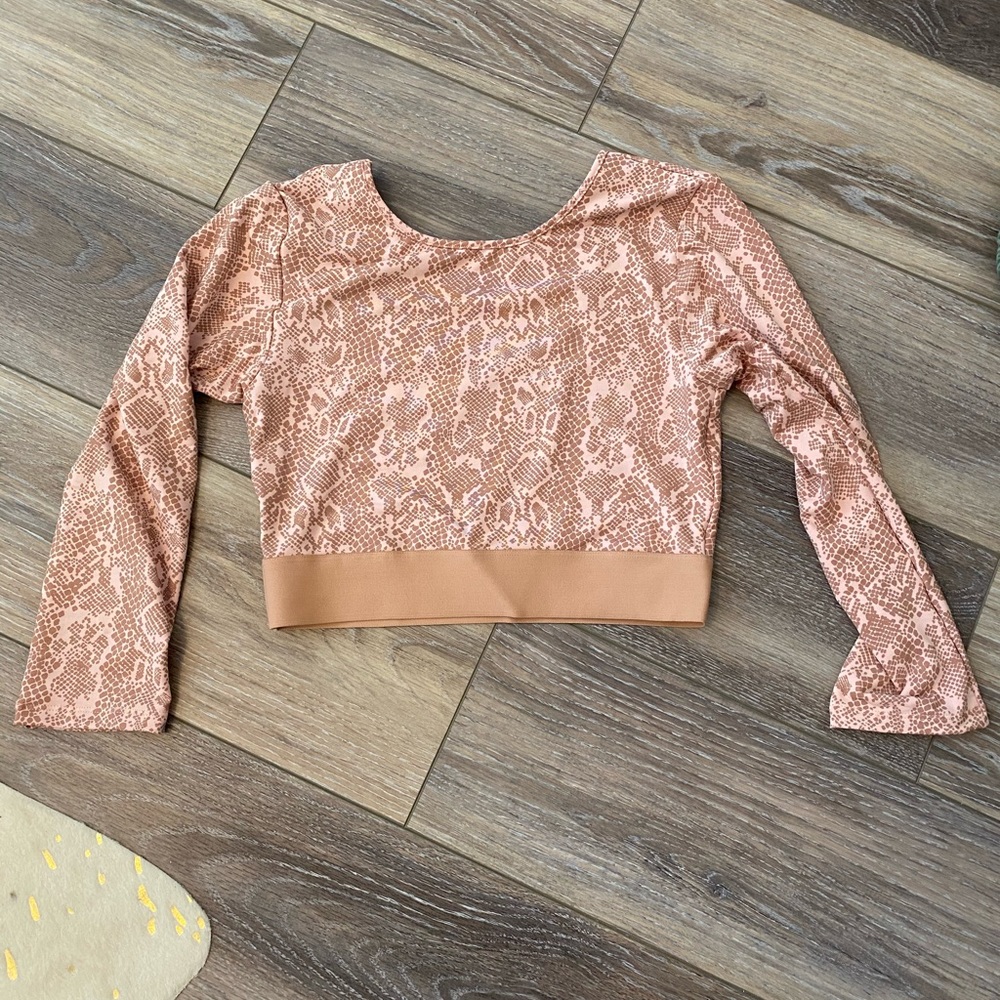 NWOT Olympia Activewear Snakeskin Long Sleeve Crop
